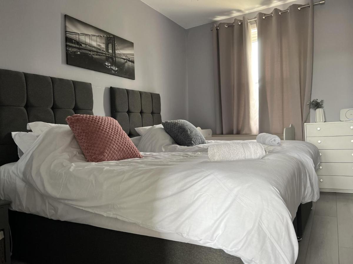 Captivating 2-Bed Apartment In Kirkcaldy Kültér fotó